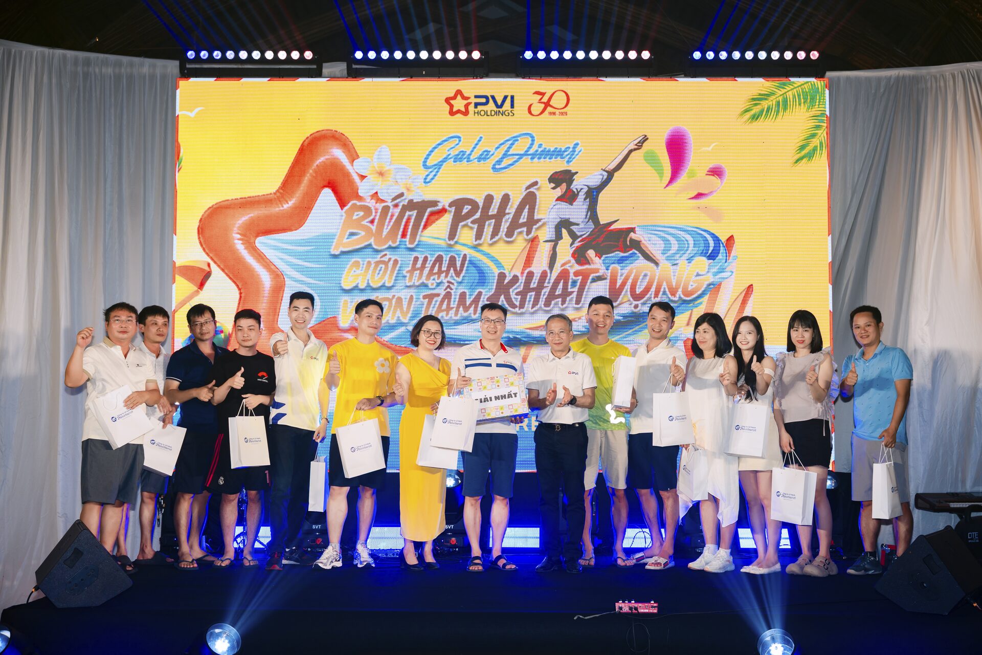 Khoảnh khắc gắn kết vỡ òa trong đêm tiệc Gala